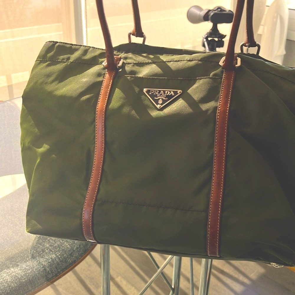 Authentic Prada nylon tote.Reduced!holiday pricing! Or best offer.